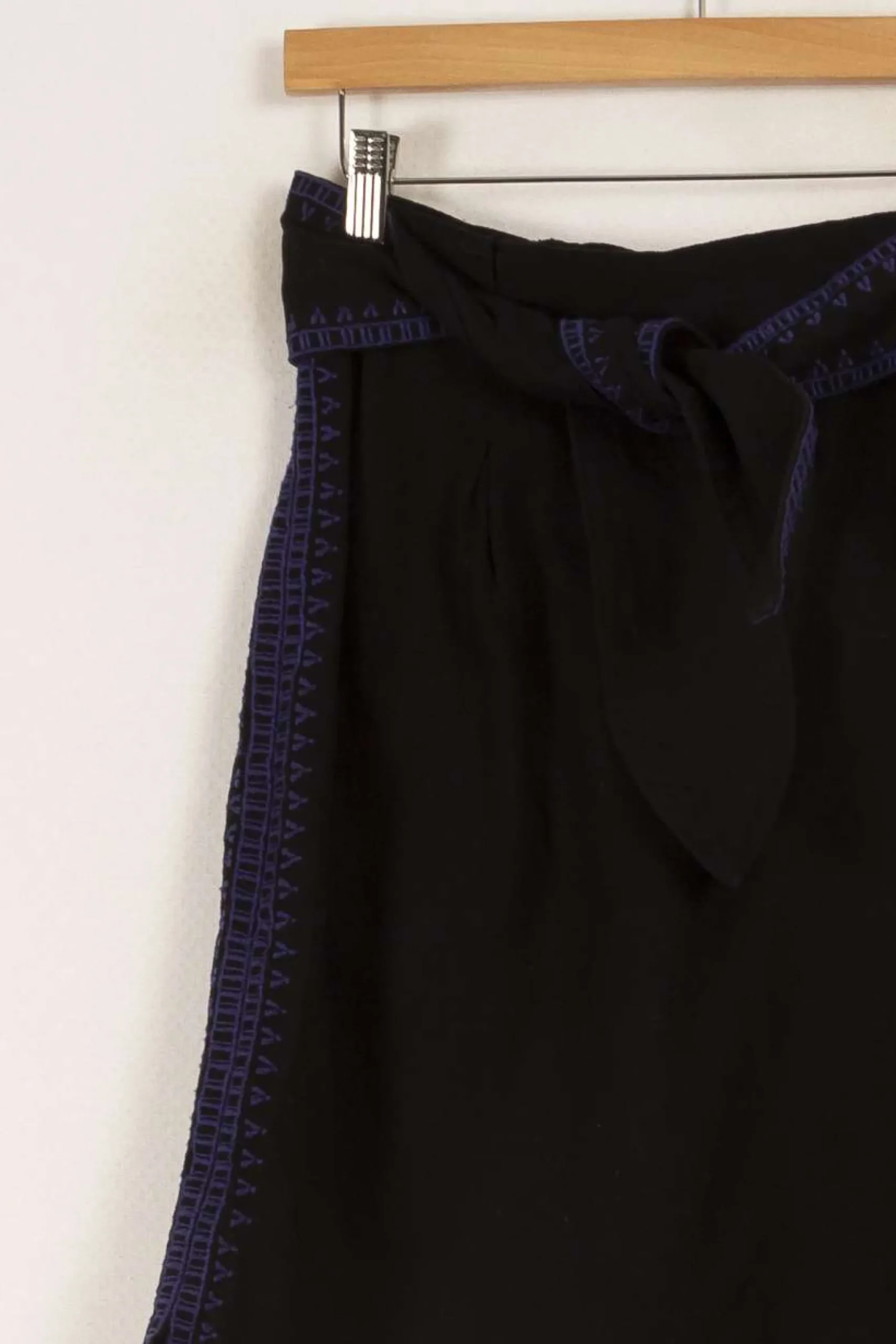 Fashion La Fée Maraboutée Jupe courte ceinturée brodée en coton biologique - L/40 Noir